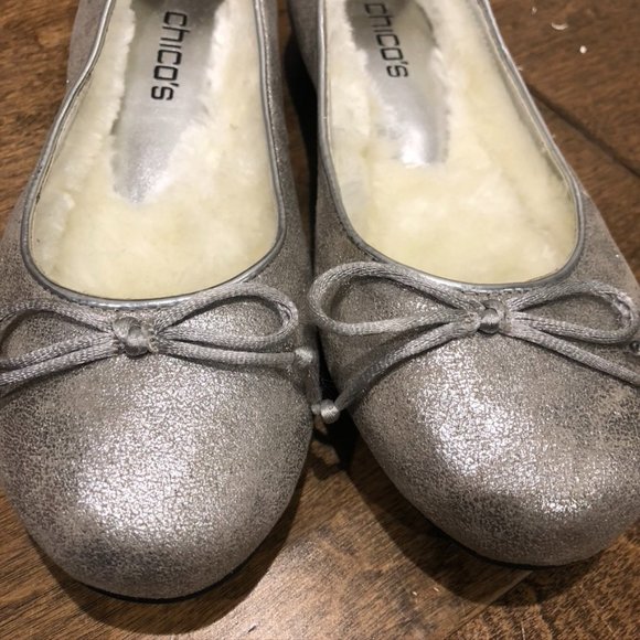 Chico's Silver Slip on Flats with Faux Fur Lining - Picture 4 of 6